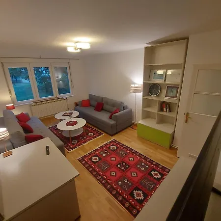 아파트 Pirqe Apartmant