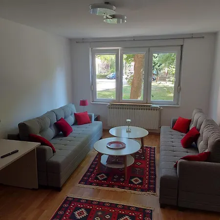 Pirqe Apartmant *