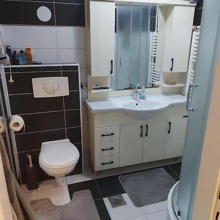 Pirqe Apartmant *