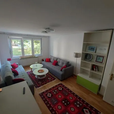 Apartment Pirqe Apartmant *