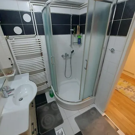 아파트 Pirqe Apartmant 사라예보