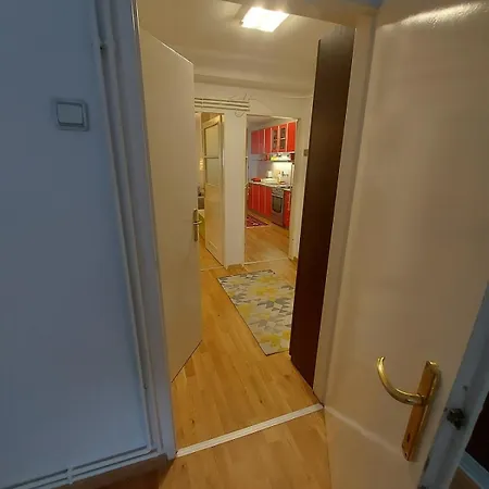 아파트 Pirqe Apartmant