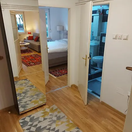 Pirqe Apartmant *
