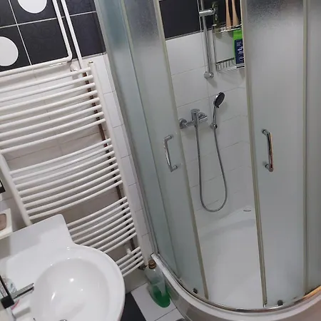 아파트 Pirqe Apartmant